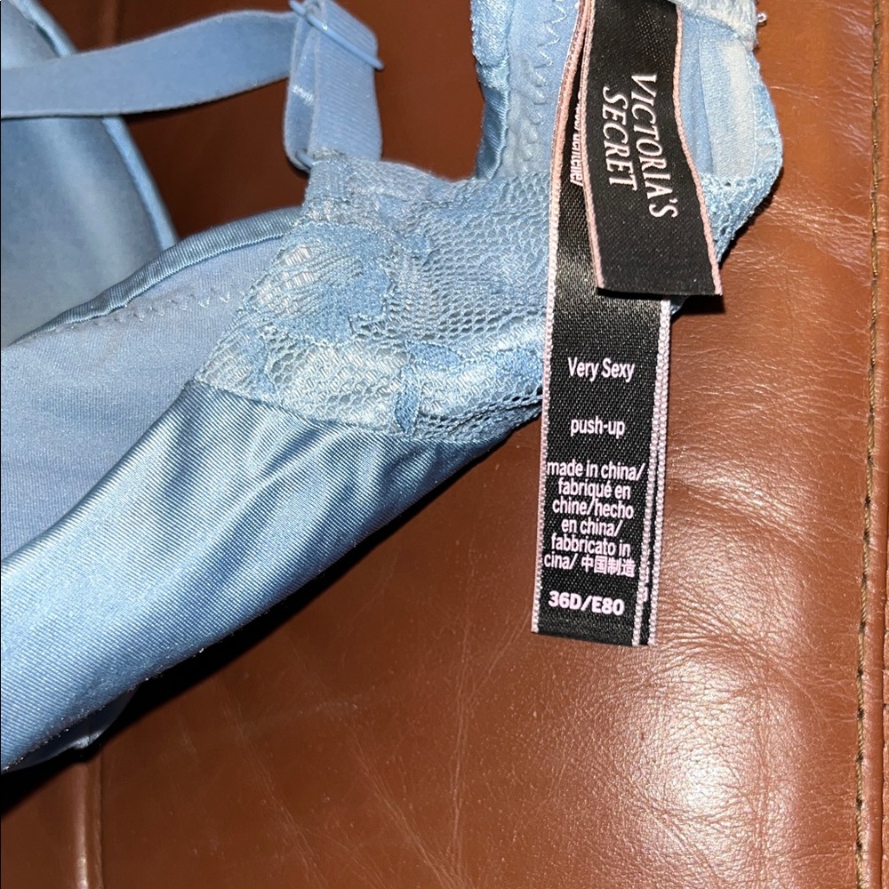 Victoria’s Secret very sexy push-up Bra 36c - Picture 4 of 5